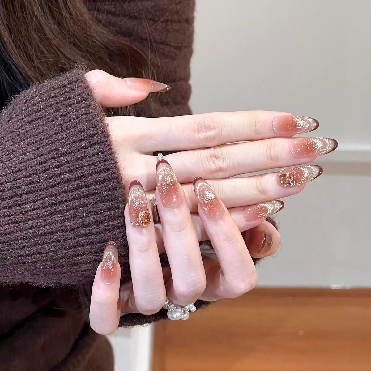 手工穿戴甲暖棕琉璃法式猫眼香槟碎钻爆闪甲片高级感轻奢显白美甲