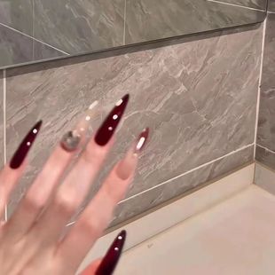 纯手工穿戴甲冷艳高级感红色系美甲中长款 冰透爆闪镶钻显白穿戴甲