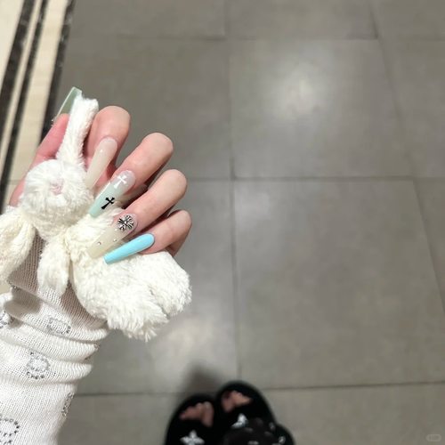 纯手工穿戴甲渐变乳白十字架气质高级感ins甜酷显白可拆卸美甲贴