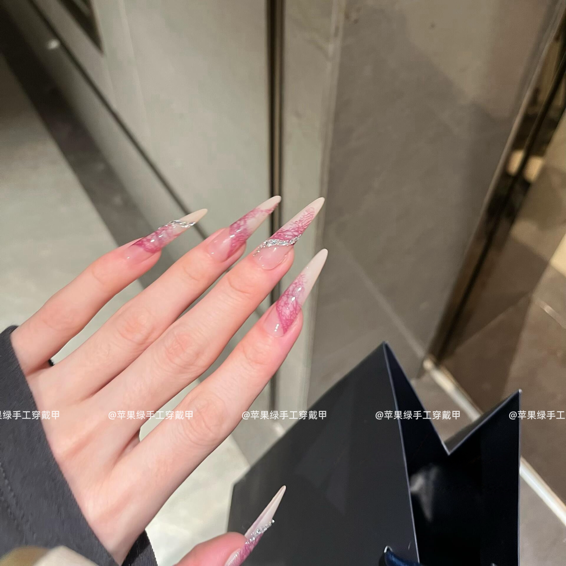 【蕾丝紫啧】纯手工穿戴甲高级感显白2025新款长尖拼钻温柔风美甲