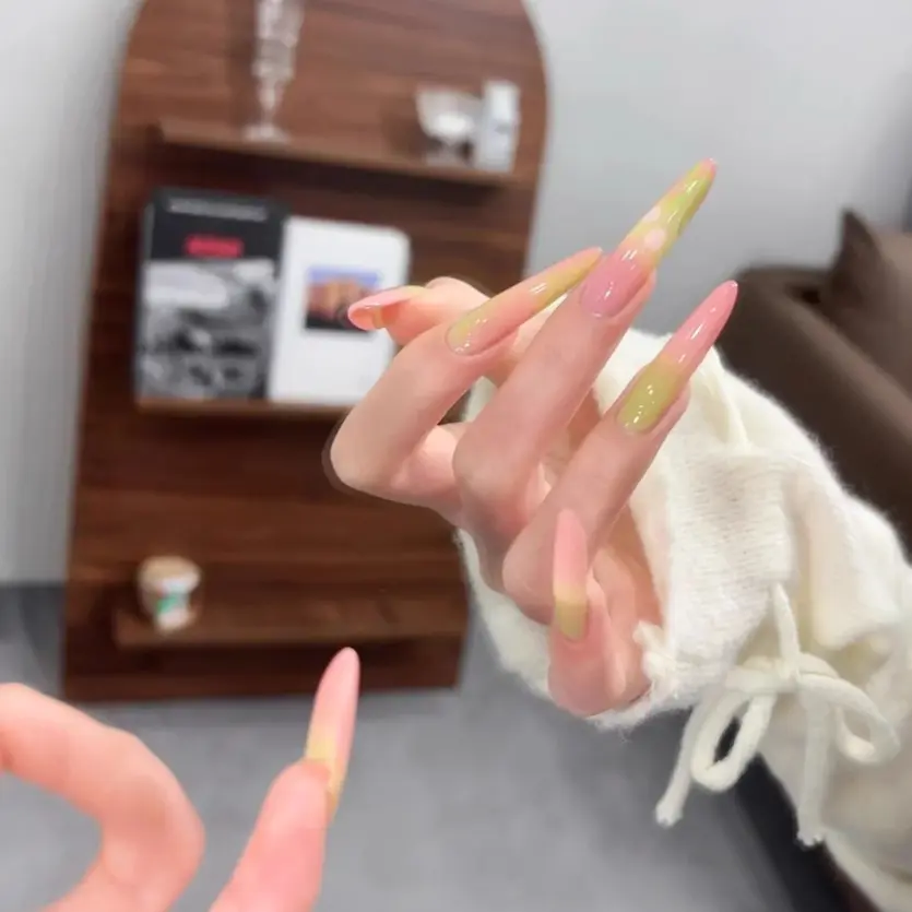 手工穿戴甲春夏芭乐郁金香显白小红书同款甜美小清新显白穿戴美甲