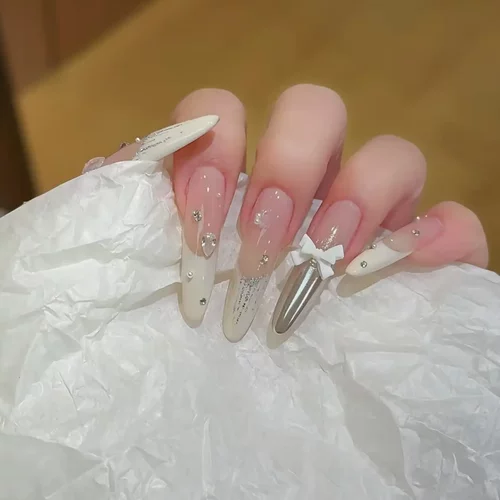 2025春季新款高级感长款水滴型白月光法式碎钻蝴蝶结纯手工穿戴甲