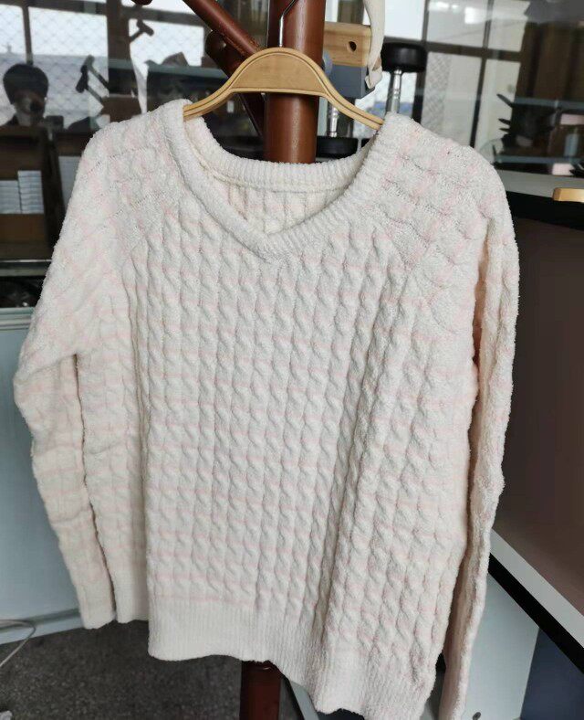 SOFT AND CUTE WOMENS PAJAMAS TOPS CASUAL LOUNGEWEAR LONG-SLEEVED V. NECKS CAN BE WORN OVER SPRING AUTUMN AND WINTER TOPS