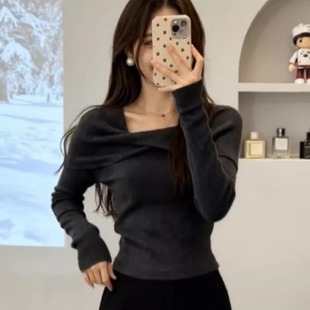 法式灰色一字肩扭结针织打底衫女早春绝美设计感内搭修身显瘦上衣