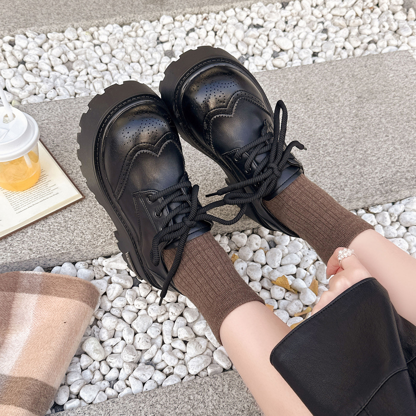 赫本风法式小皮鞋女冬季深口单鞋