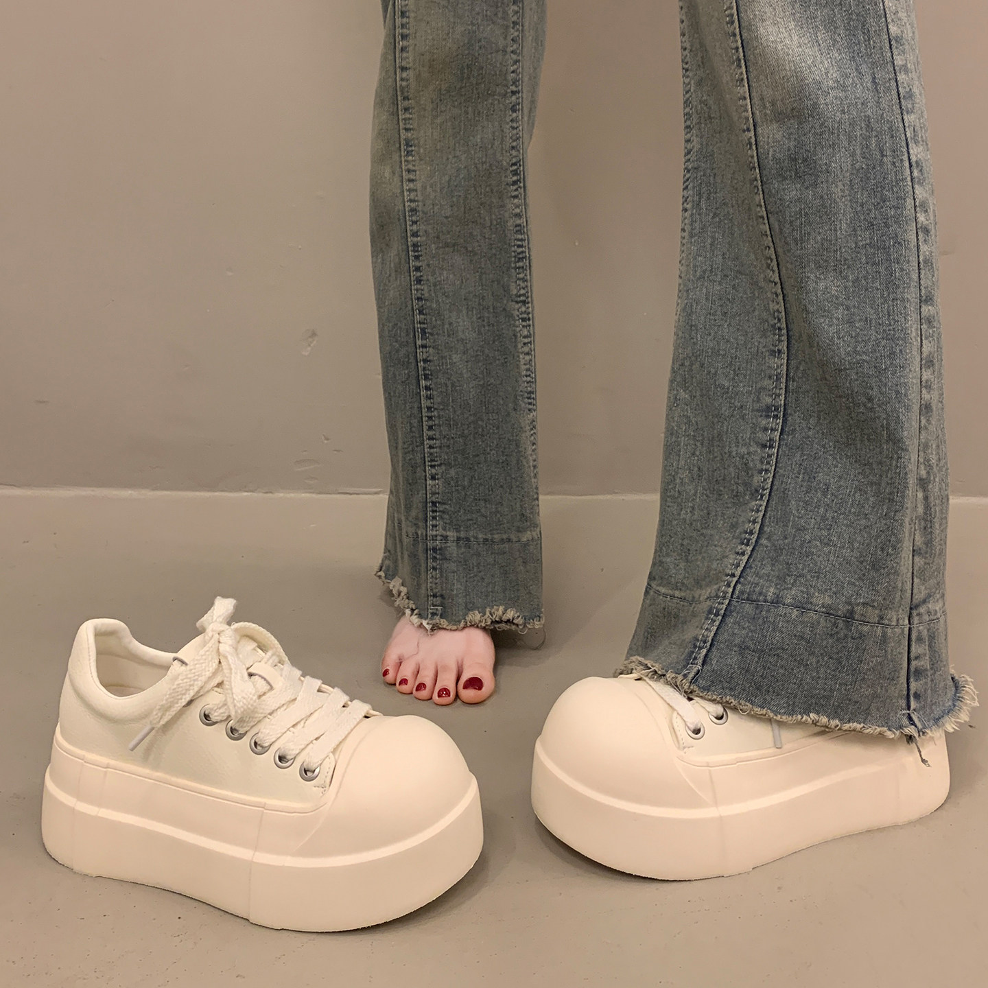 高级感百搭小白鞋厚底增高板鞋女春季2026新款大头运动休闲松糕鞋