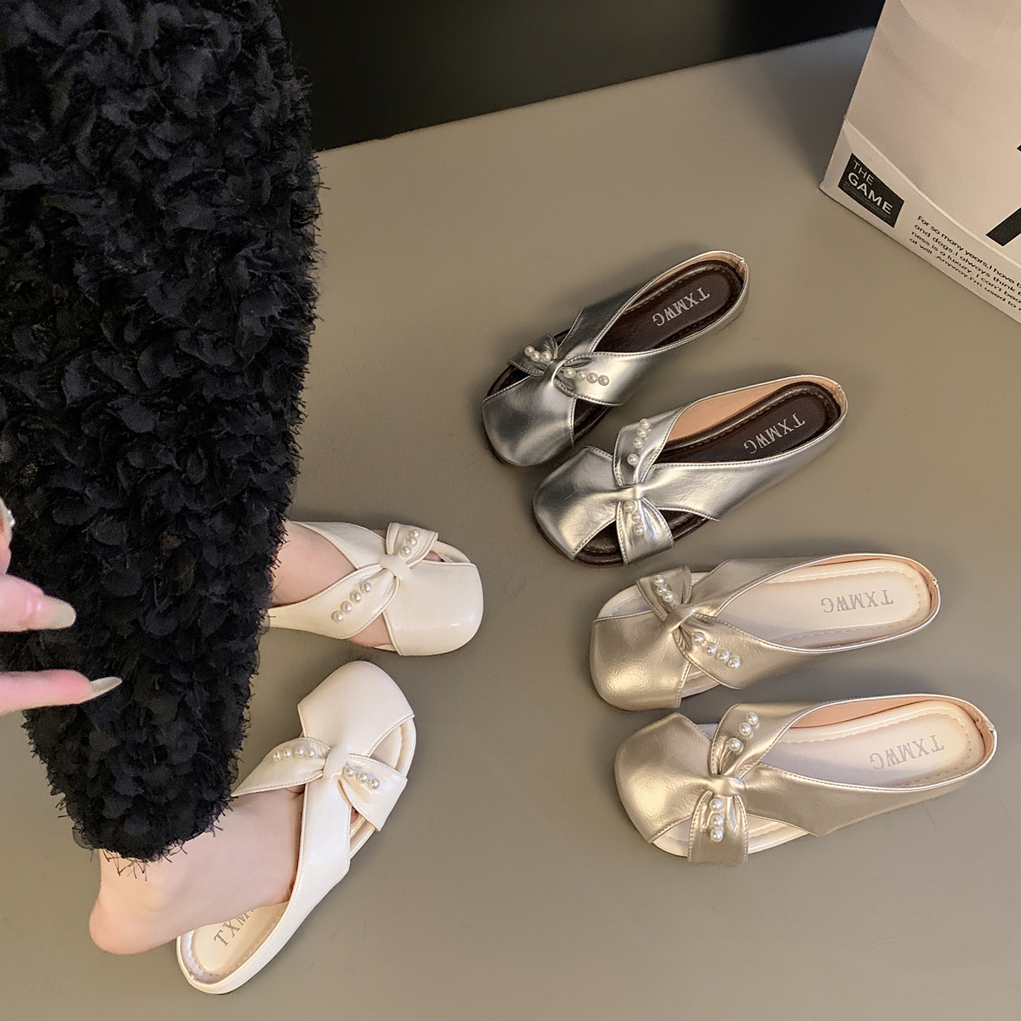 2026夏季新款平底包头半拖鞋女白色复古交叉绑带镂空外穿沙滩凉鞋