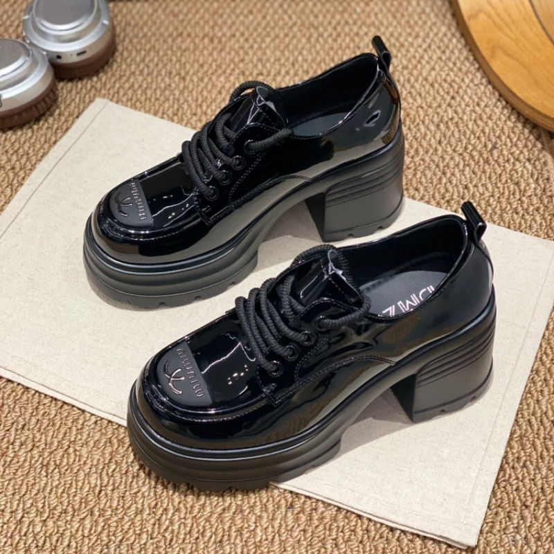 英伦风漆皮系带深口单鞋女2025新款冬季厚底粗舒适跟小皮鞋百搭女