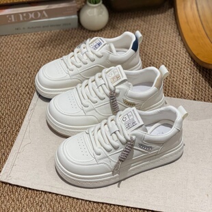 休闲风厚底小白鞋女2026春季圆头低帮橡胶系带防滑百搭时尚板鞋女