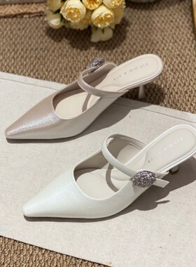 休闲风水钻尖头粗跟穆勒鞋女2026春季外穿百搭一字带高级感单鞋女