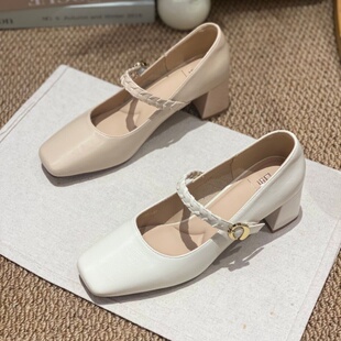 法式一字带粗跟玛丽珍鞋女2026春季百搭防滑日常仙女风方头小皮鞋
