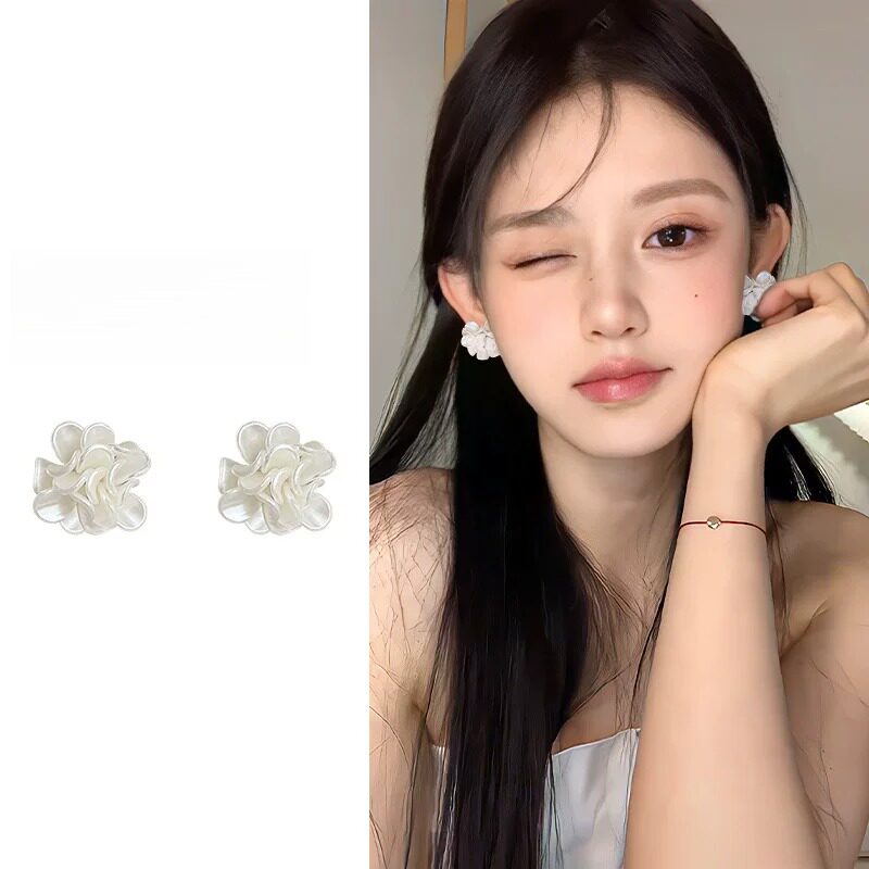 气质白色花朵耳夹轻奢高级感小众设计无耳洞耳环独特漂亮精致耳饰