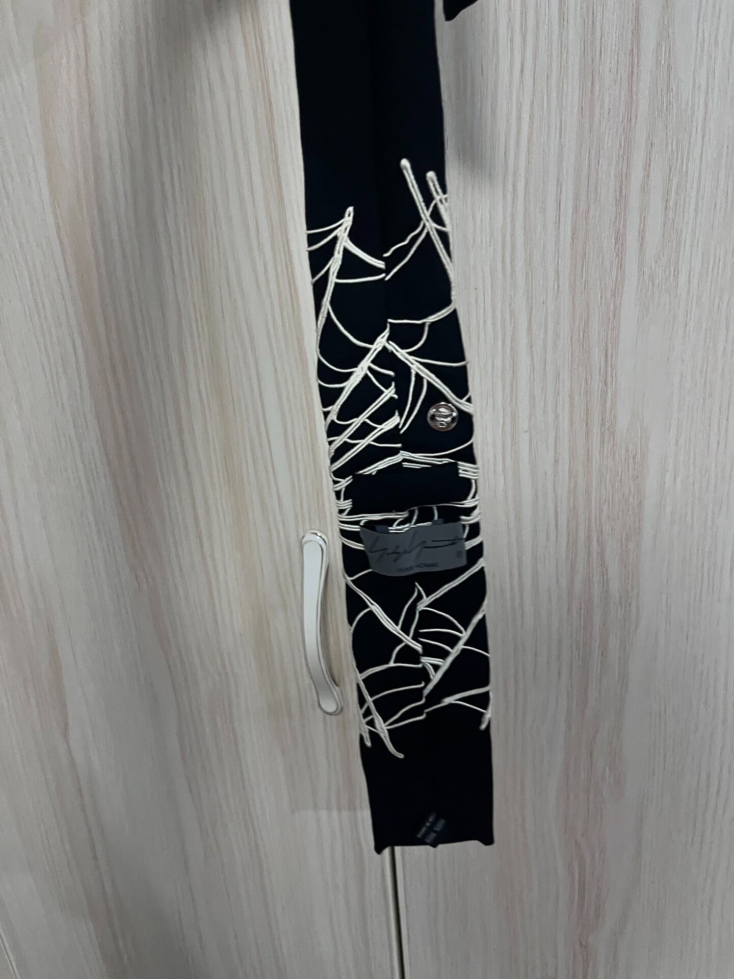 Yohji Yamamoto Spider Tie — detail