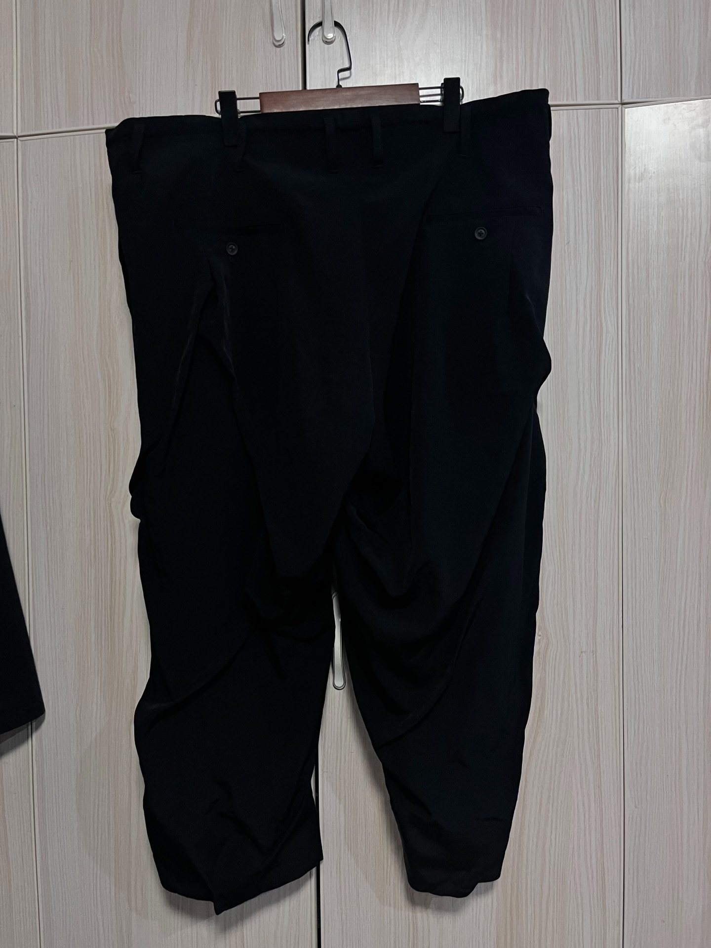 Yohji Yamamoto Irregular Pleat Long Pants — detail