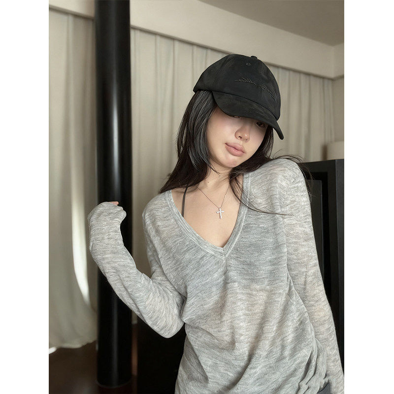 巨好看灰色大v领针织衫女