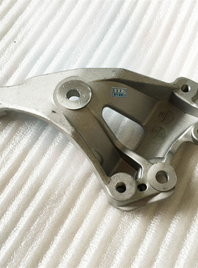 标致3008 408 5085008雪铁龙C4L DS5 C4 C6 RCZ 1 6T发电机吕支架