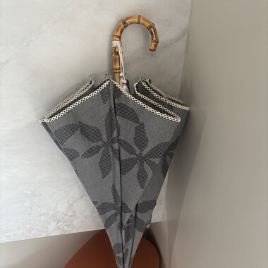 出日本高颜值日系复古灰色棉布叶子木制长柄手动竹手柄遮阳伞女神