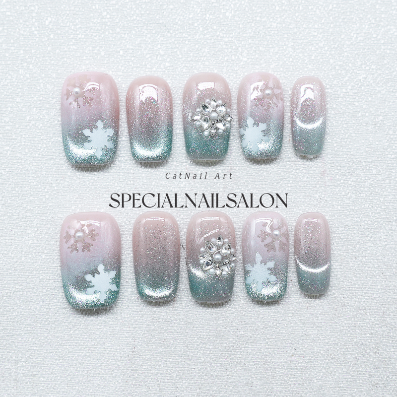 【薄荷雪雾】纯手工穿戴甲秋冬渐变薄荷绿雪花高级感钻饰显白美甲