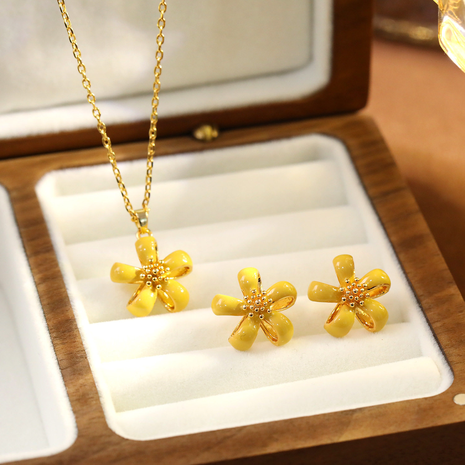 夏季小清新小黄花珐琅滴油耳钉甜