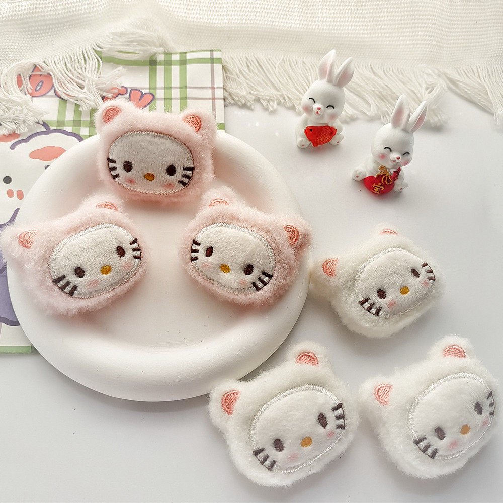 可爱毛绒卡通小猫公仔腮红KT猫胸针kitty猫配饰别针手作diy装饰品