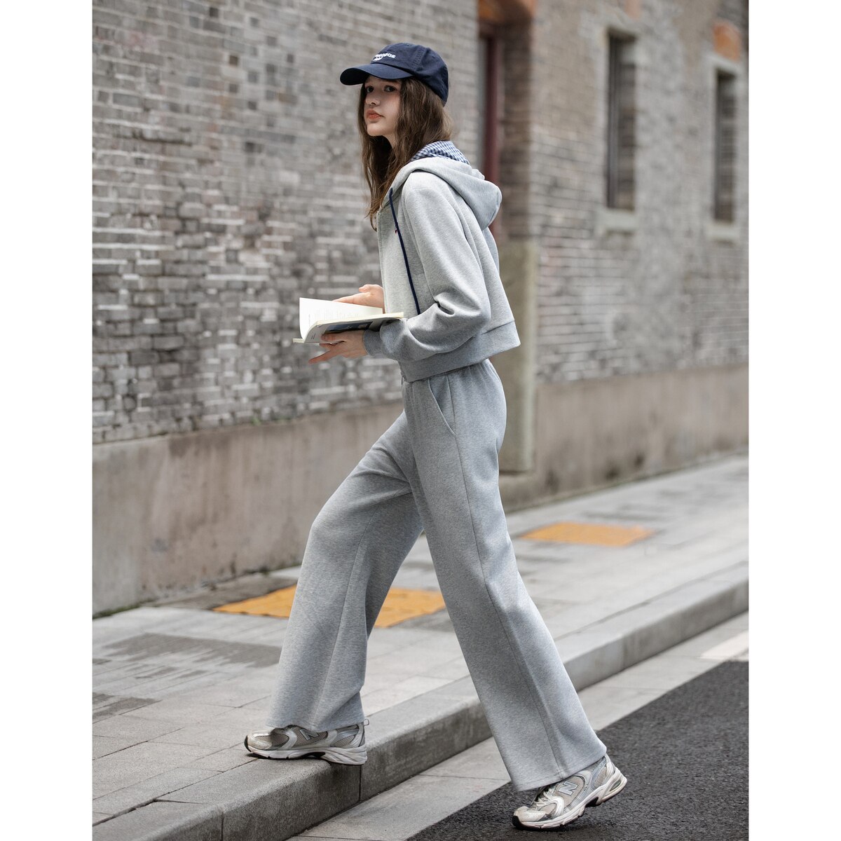 唐狮2025秋冬季套装女开衫连帽短款开衫外套卫衣裤子灰色简约风