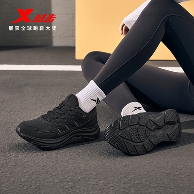 特步女鞋跑步鞋秋冬新款轻质运动鞋轻便皮面轻质跑鞋女款健步鞋子