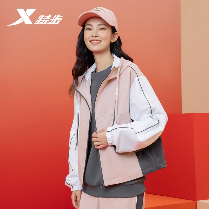 特步女款外套2025春季梭织连帽风衣户外防风运动上衣975128150392