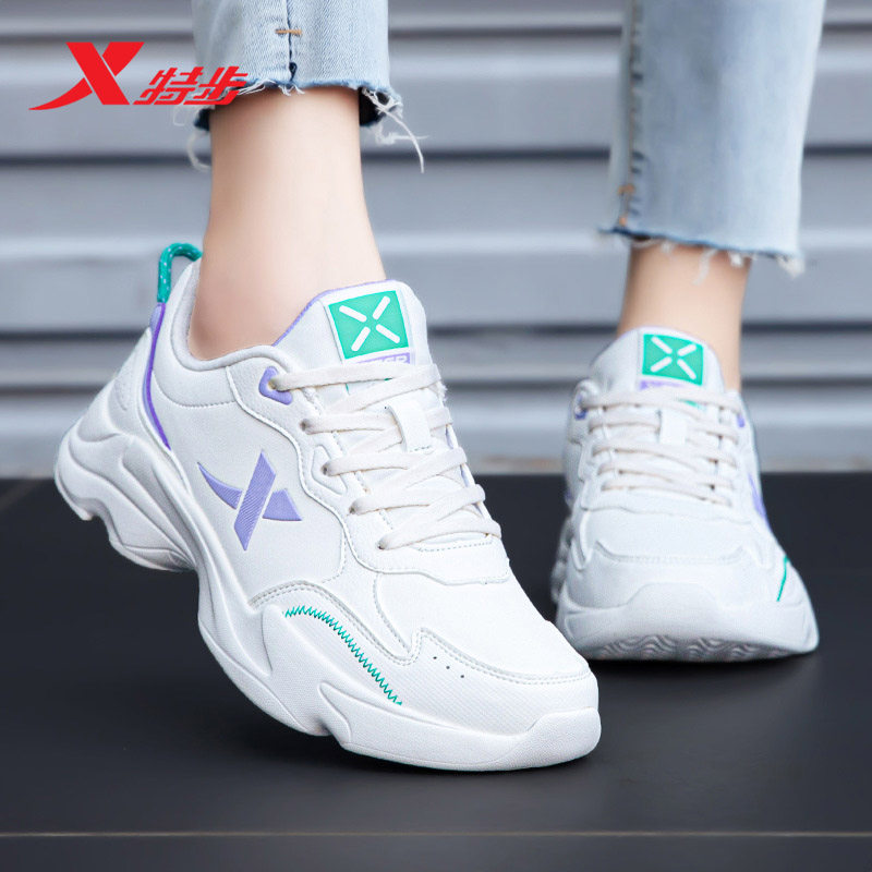 特步皮面防水秋季女鞋