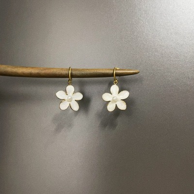 Vintage古着 Pear blossoms fall耳饰