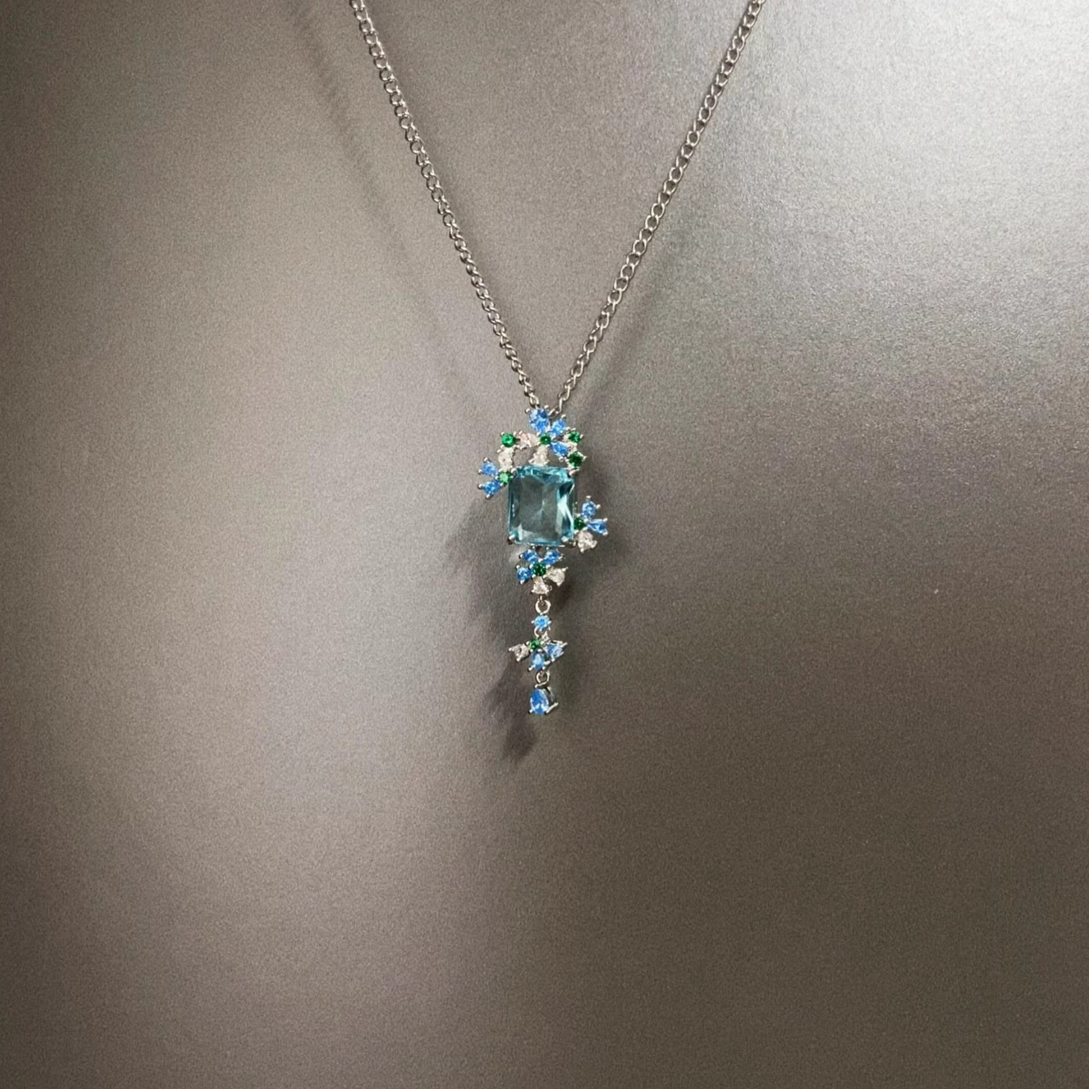 Vintage古着 Aquamarine Flower项链