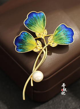 中式非遗绒花三叶草镶石胸针