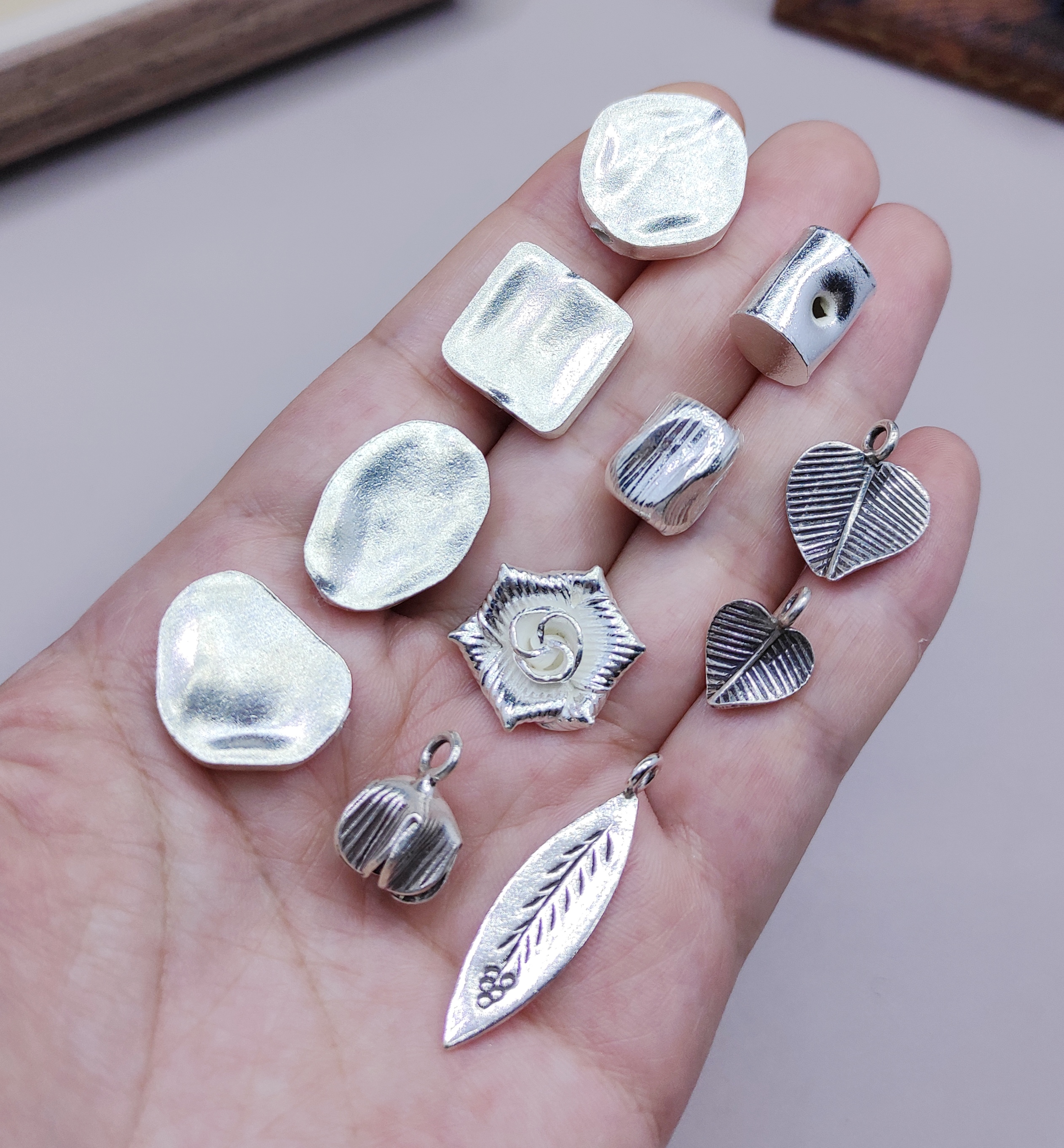 泰国清迈手工银光面白色diy手链项链配件花朵吊坠滴流100元包邮