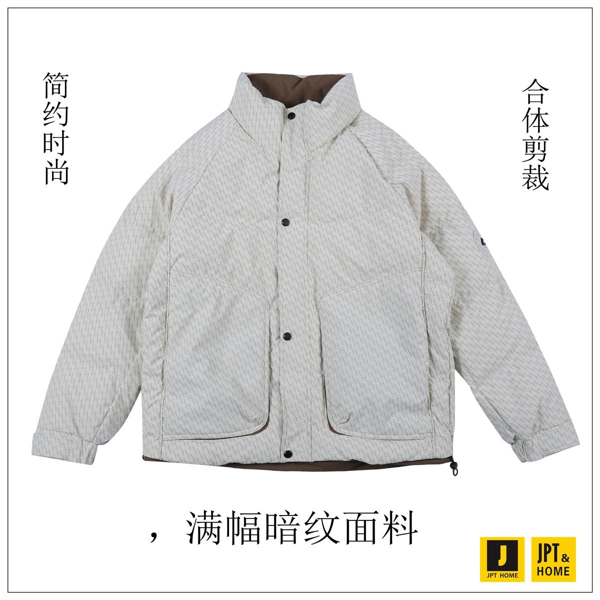合体满幅印花徽章装饰立领羽绒服