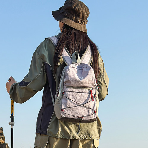 小型双肩包女轻便携户外运动旅游防泼水登山包男iPad平板电脑背包