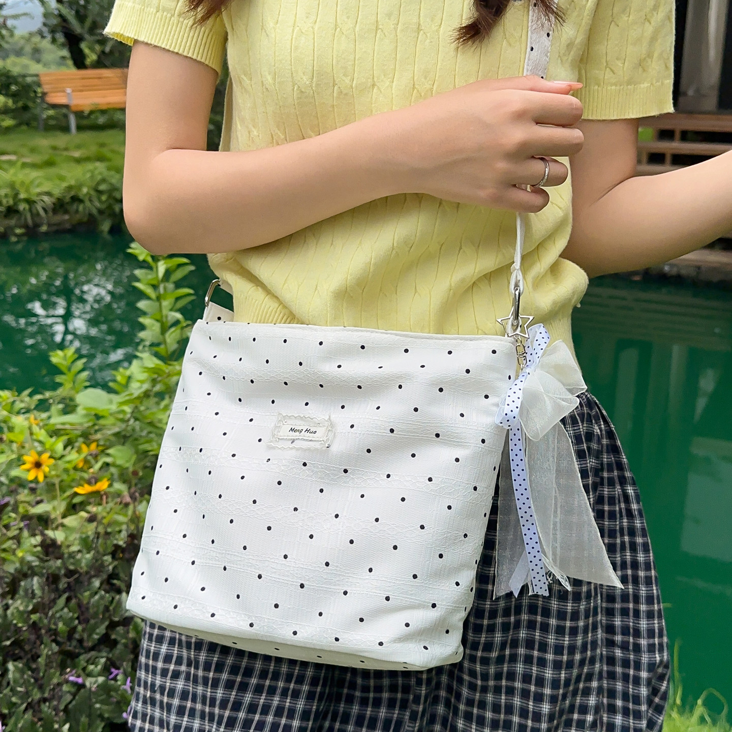韩系ins少女波点度假风托特包包图片