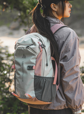 户外徒步轻便登山包专业新款双肩包女运动旅行旅游大容量骑行背包