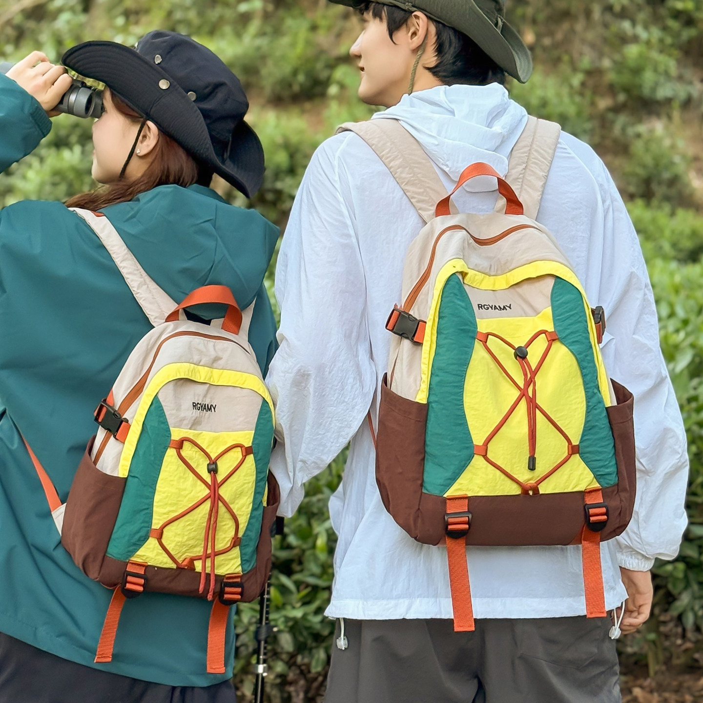 户外撞色轻便登山包徒步旅行包女轻量化防泼水双肩包男书包电脑包