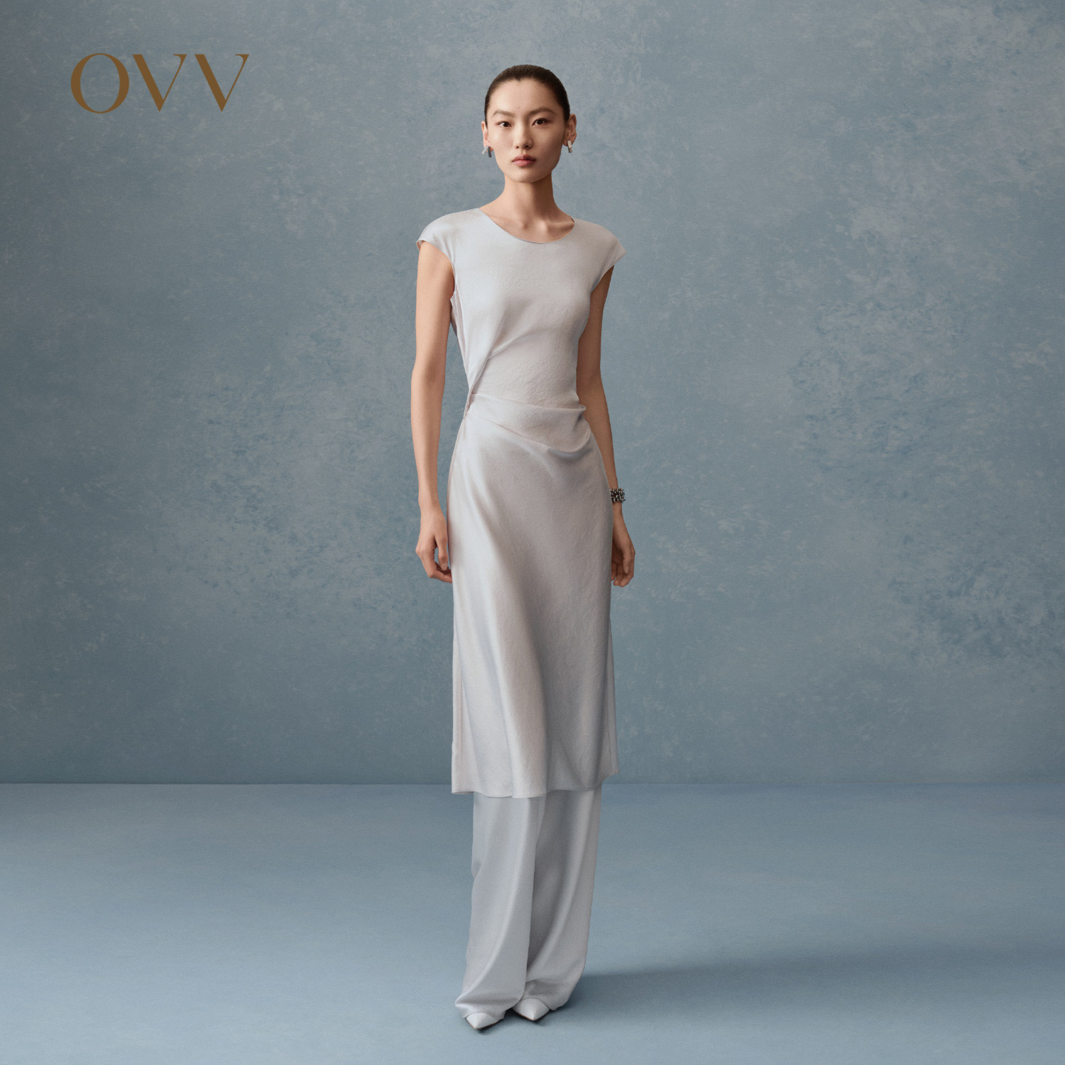 缎面醋酸 褶皱设计 简约无袖