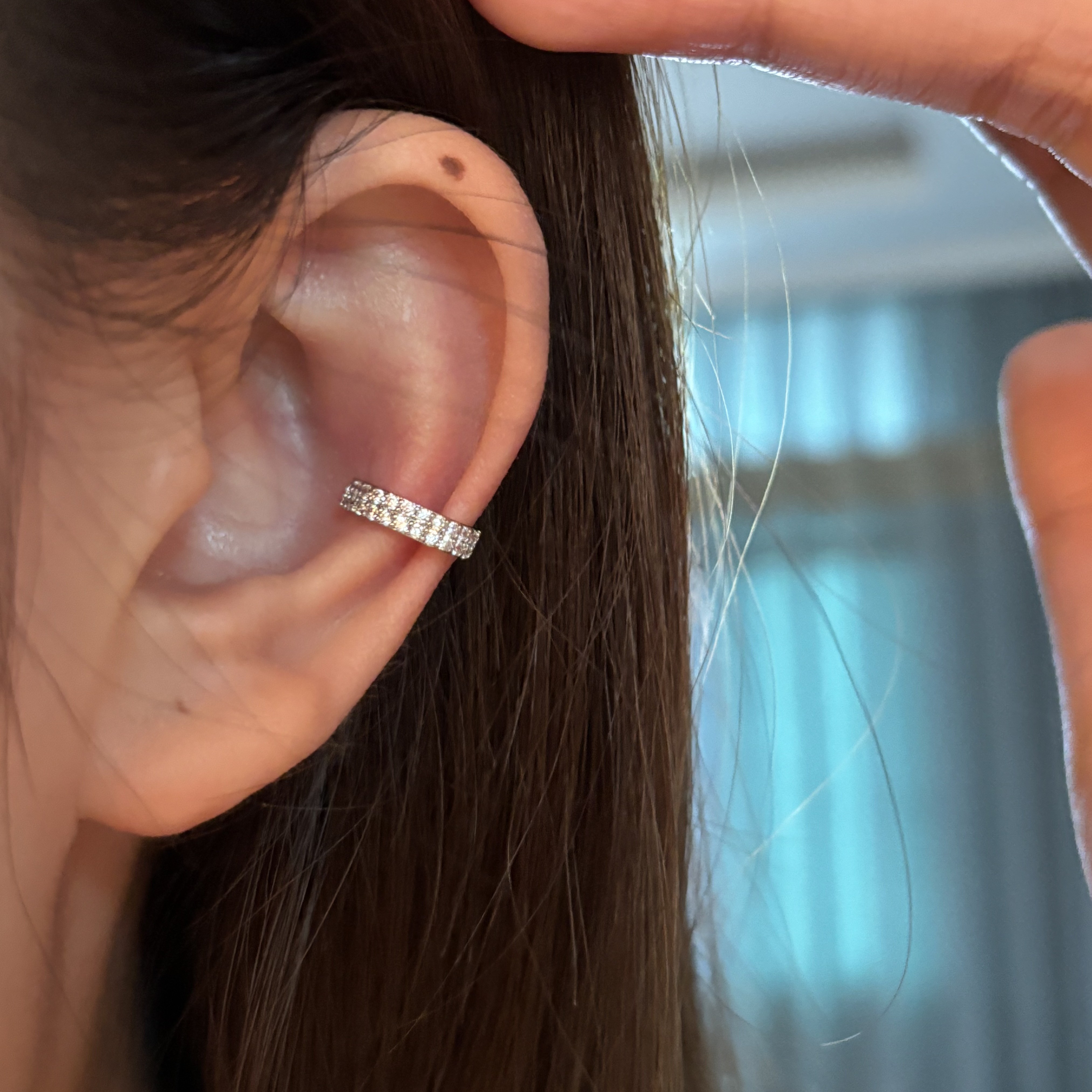 [楼哈哈]爆闪锆石一字型耳骨夹极细百搭无痛素圈耳夹2025新款