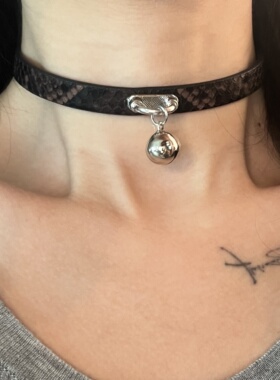 y2k涩谷辣妹蛇纹皮革铃铛项圈