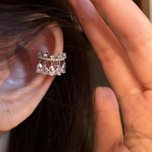 【楼哈哈】原创轻奢高级感公主风锆石流苏爆闪耳骨夹短款耳夹绝美