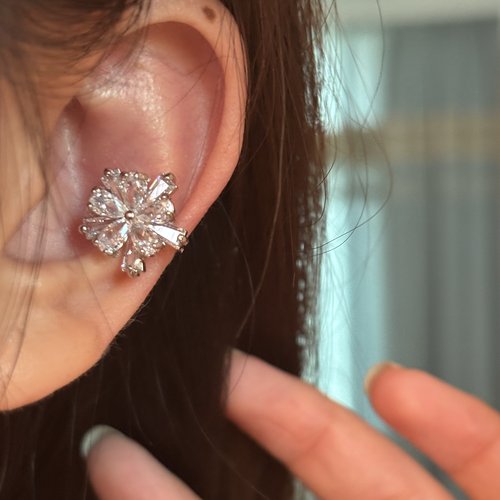 [楼哈哈]绝美轻奢高级感水晶花朵锆石耳夹无耳洞女精致耳骨夹耳饰