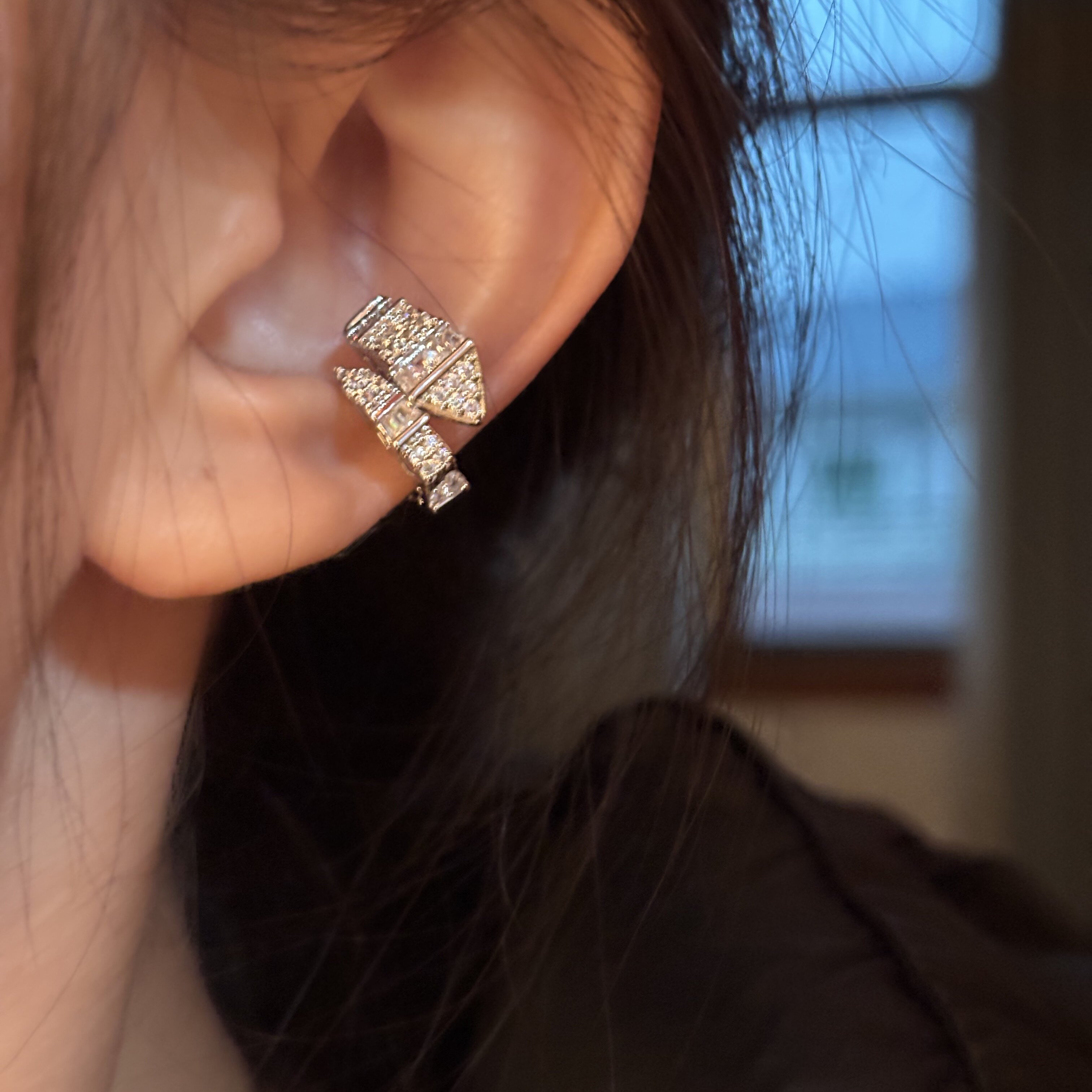 [楼哈哈]爆闪水钻蛇形耳骨夹无耳洞轻奢高级感耳夹精灵耳饰耳挂女