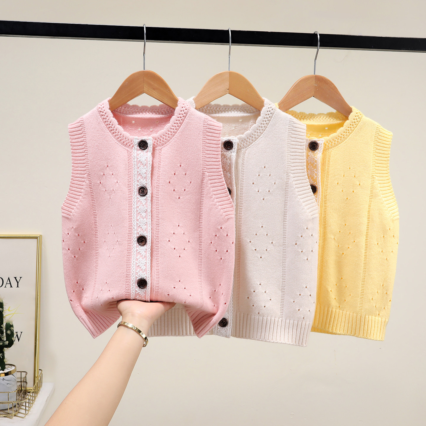 马甲女童春装2026新款针织背心薄款外穿儿童春秋洋气百搭开衫春装