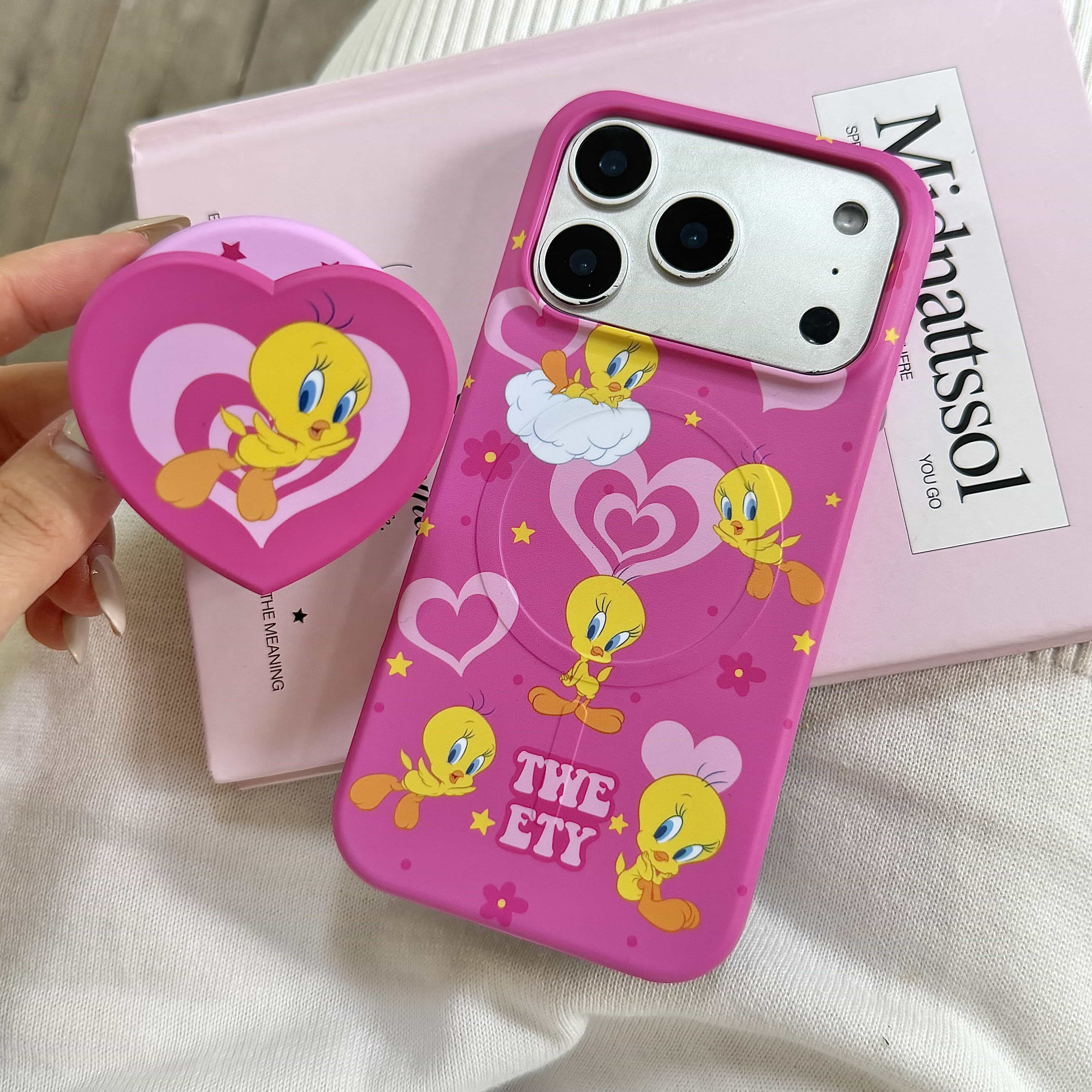 适用于苹果iPhone17promax卡通粉色手机壳15pm可爱小鸡图案15/16/17保护套15pro/16pro带支架女款17pro