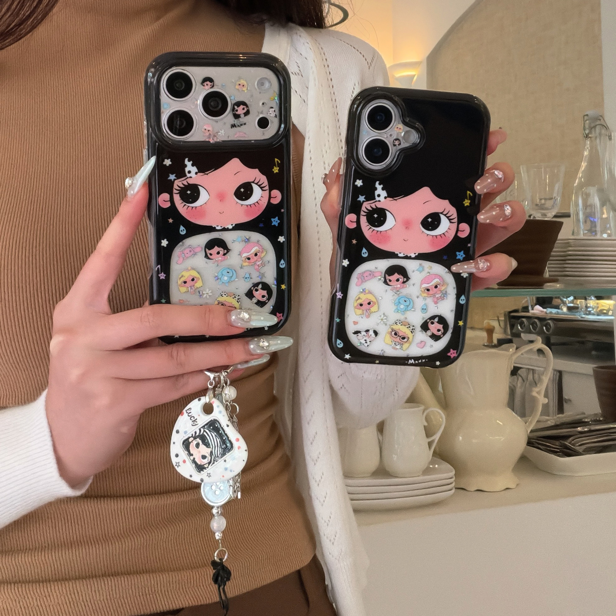 黑底大肚小满适用于苹果iPhone15/16卡通17promax手机壳可爱动漫少女18pro/17pro保护套带挂件18promax