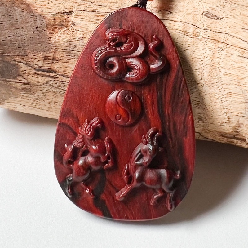 小叶紫檀蛇马羊吊坠三会火局红木挂件离为火项链男女无事牌车挂