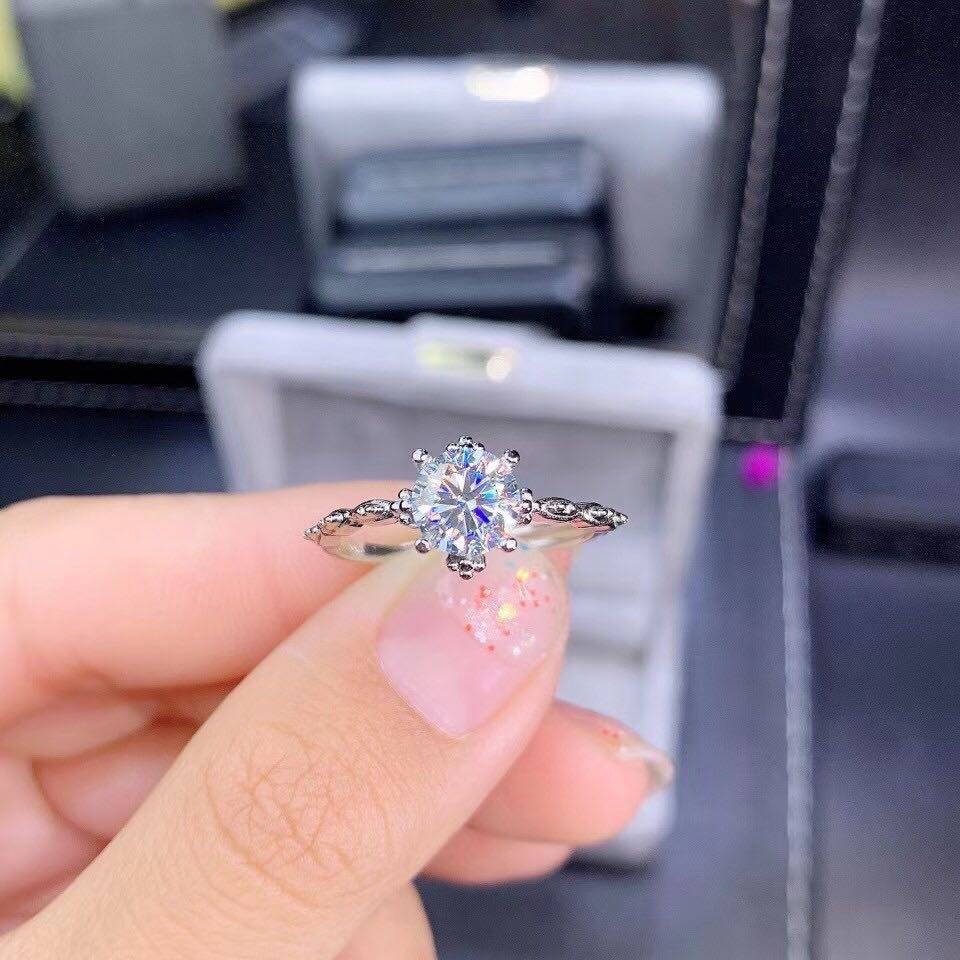 经典款莫桑钻戒指火彩超好圆6.5mmD色八心八箭切工戒指925银镶嵌|msdalam kategori Aksesori/Barang Kemas Fesyen, Ring/Ring - dari Buy2taobao.com untuk memberikan perkhidmatan ejen Taobao profesional membeli