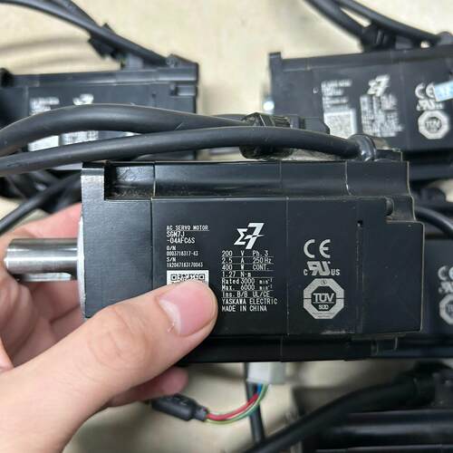 SGM7J-04AFC6S 伺服电机 安川七系400W 工控自动化配件议价维修
