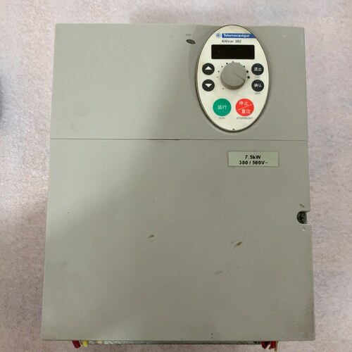 ATV302HU75N4 变频器 7500W 带散热风扇 三相工业调速议价维修
